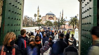 2024 yılında Türkiye'yi ziyaret eden turistlerin verileri hakkında detaylı bilgiler.