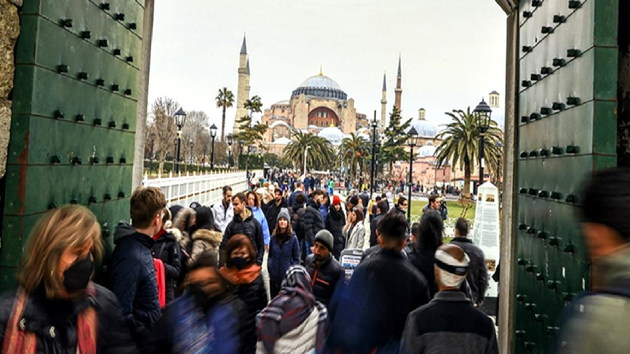 2024 yılında Türkiye'yi ziyaret eden turistlerin verileri hakkında detaylı bilgiler.