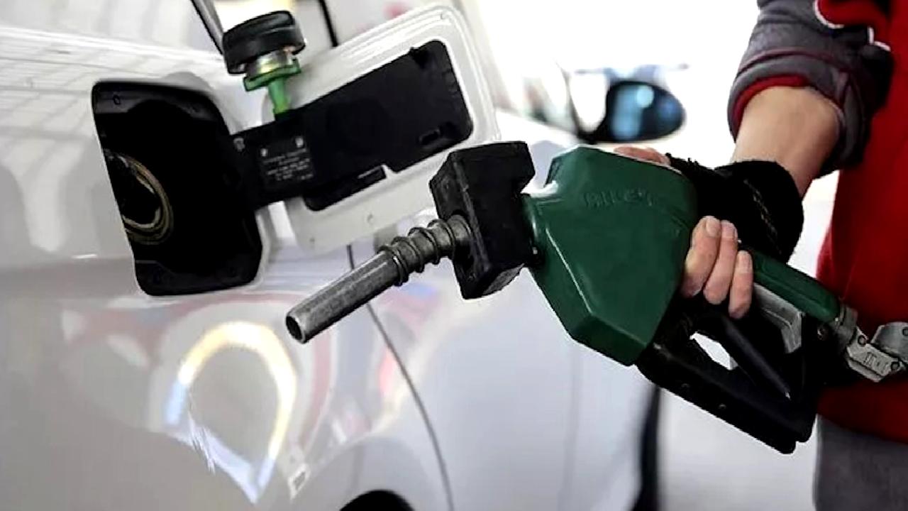 Akaryakıt fiyatlarındaki güncel değişiklikleri takip edin, benzin ve motorin fiyatlarını