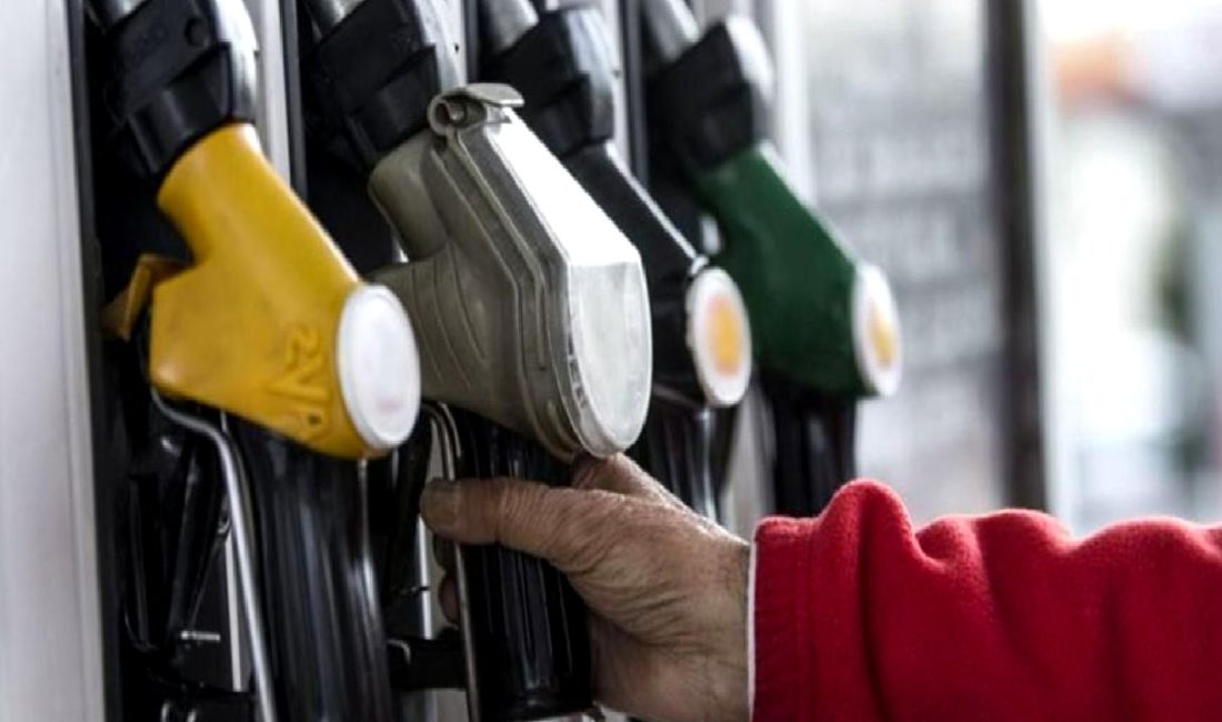 Akaryakıt Fiyatlarında İndirim: Motorine 1.24 TL, Benzine 1.37 TL Akaryakıt fiyatlarında indirim haberi! Motorine 1.24 TL, benzine 1.37 TL