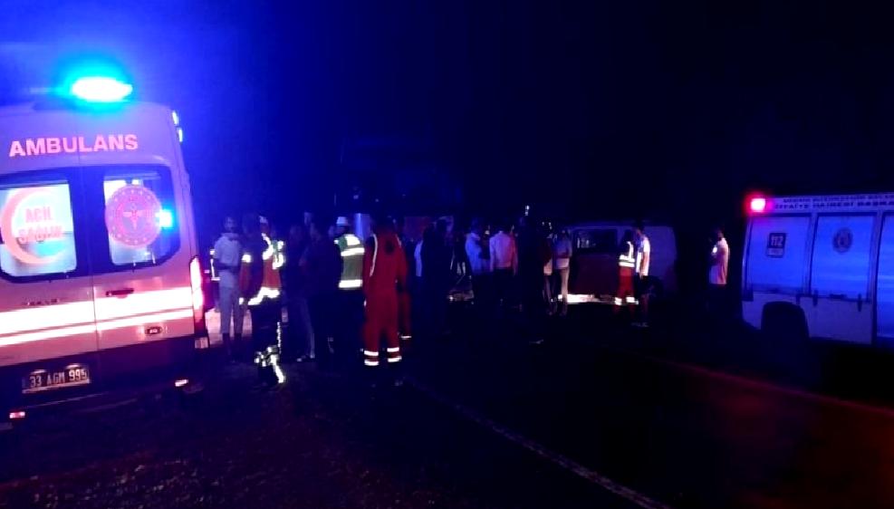 Anamur'da meydana gelen minibüs ve tanker aracı çarpışması sonucunda 14
