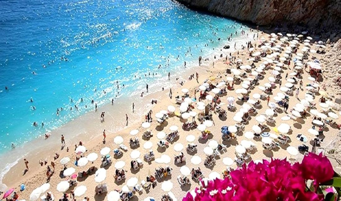 Antalya'da turizmde yaşanan rekor artışı keşfedin! Bu içerik, bölgenin ziyaretçi