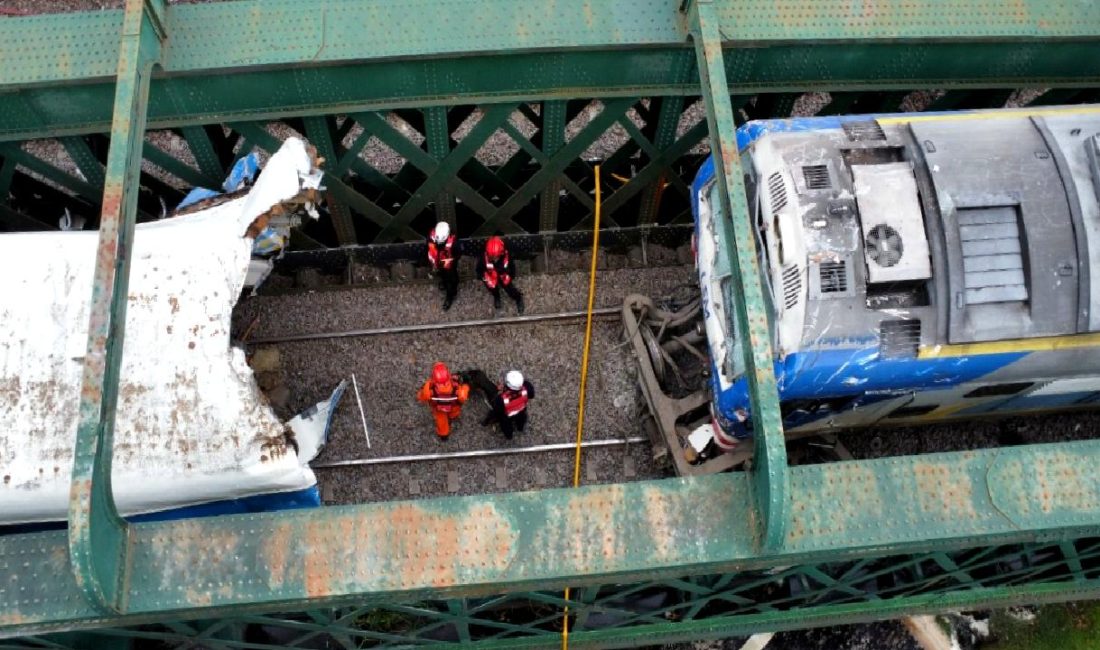 Arjantin’de Tren Kazası: 90 Yaralı Arjantin'de meydana gelen tren kazasında 90 kişi yaralandı. Kazanın detayları