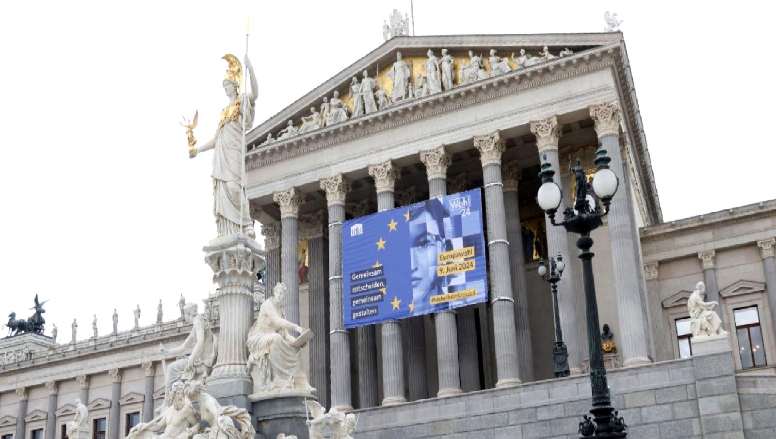 Avrupa'daki sol partiler, aşırı sağ ittifakını reddederek demokrasi ve çoğulculuğu