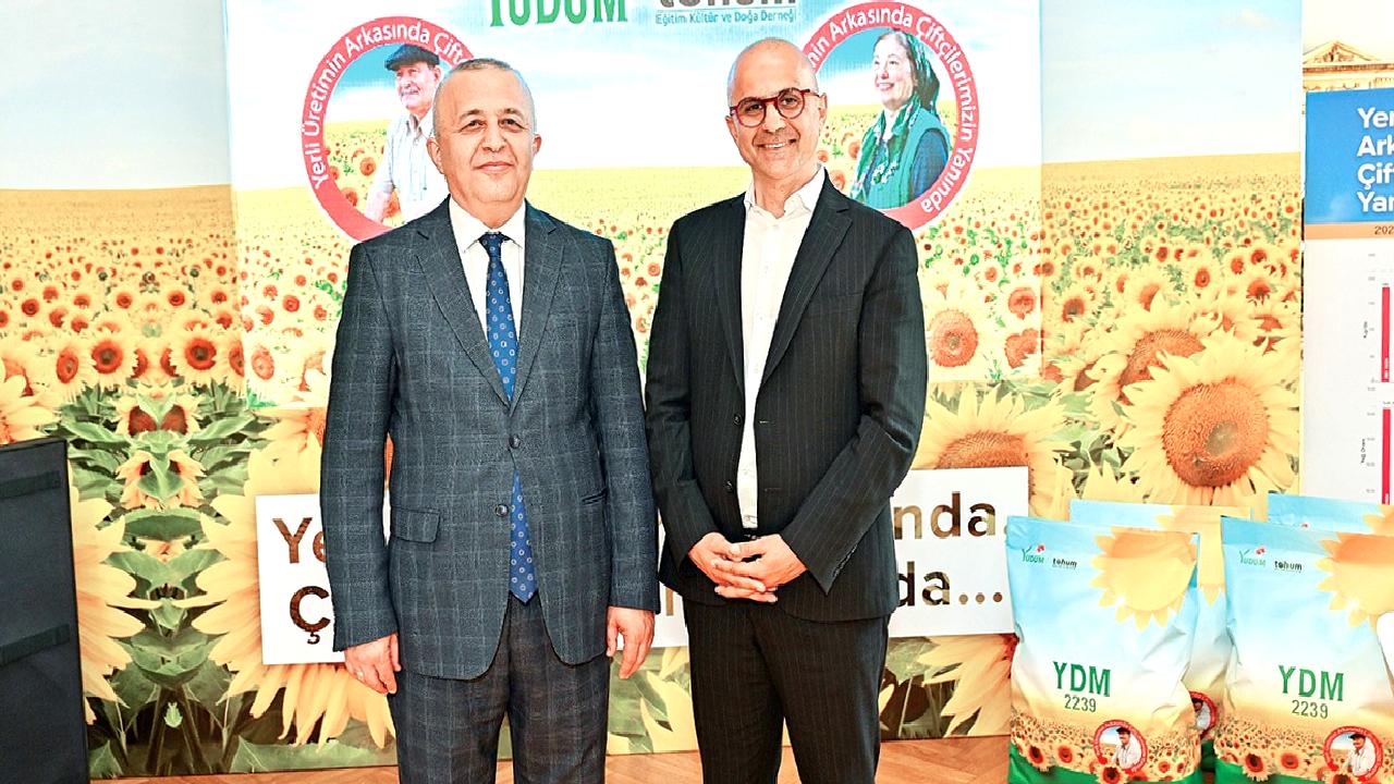 Başak Nur GÖKÇAM'ın liderliğindeki yerli ayçiçeği tohumu projesi, Türkiye'nin tarım