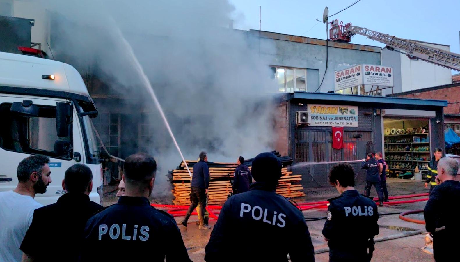 Bursa İnegöl'de bulunan mobilya imalathanesinde çıkan yangın büyük zarara yol