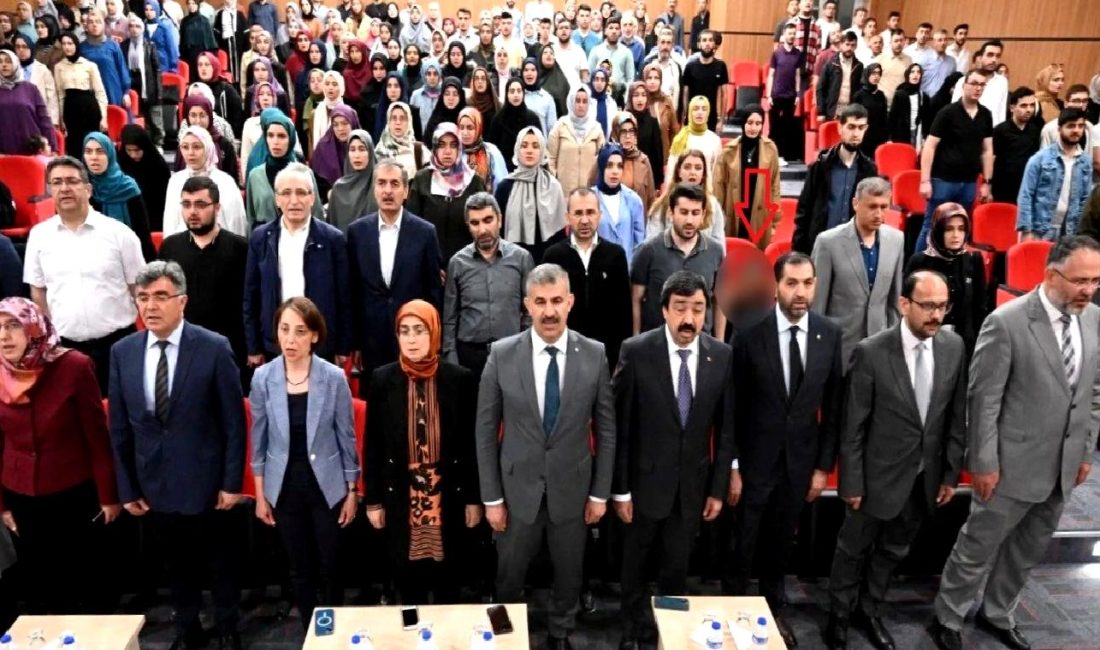 Çankırı Karatekin Üniversitesi mezuniyet etkinliğinde yaşanan olay hakkında detaylı bilgi.