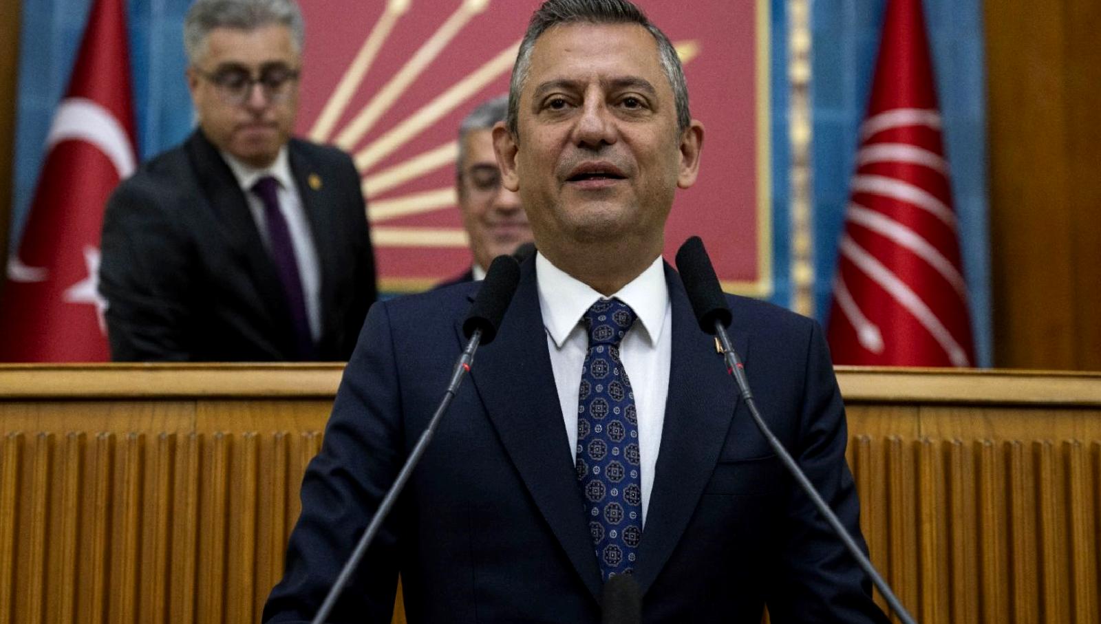 CHP Genel Başkanı Özgür Özel'in liderliğinde yeni bir dönem başlıyor!