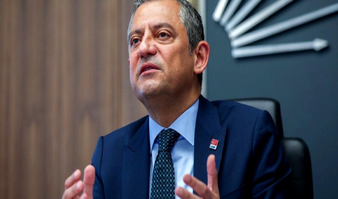 CHP Genel Başkanı Özgür Özel’den Tabelalarla İlgili Açıklamalar CHP Genel Başkanı Özgür Özel, tabelalarla ilgili açıklamalarda bulundu. Özel'in