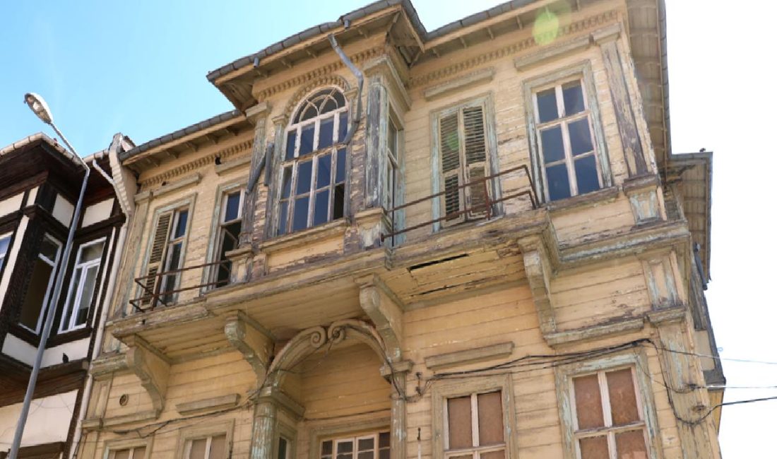 Edirne Barosu Konağı: Şehrin Gastronomi Turizmine Katkı Sağlayacak Edirne Barosu Konağı, tarihi bir yapı olan ve şehrin gastronomi