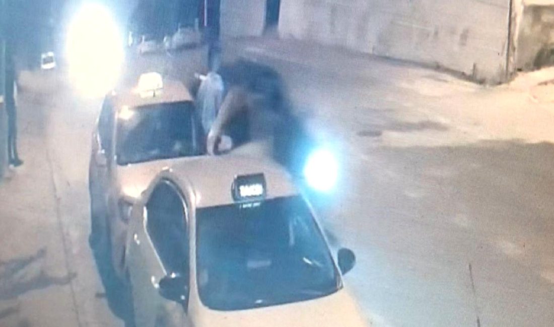 Edirne’de Ticari Taksi Sürücüsü Kaza Geçirdi Edirne'de ticari taksi sürücüsü kaza geçirdi. Olay yerine gelen ekipler