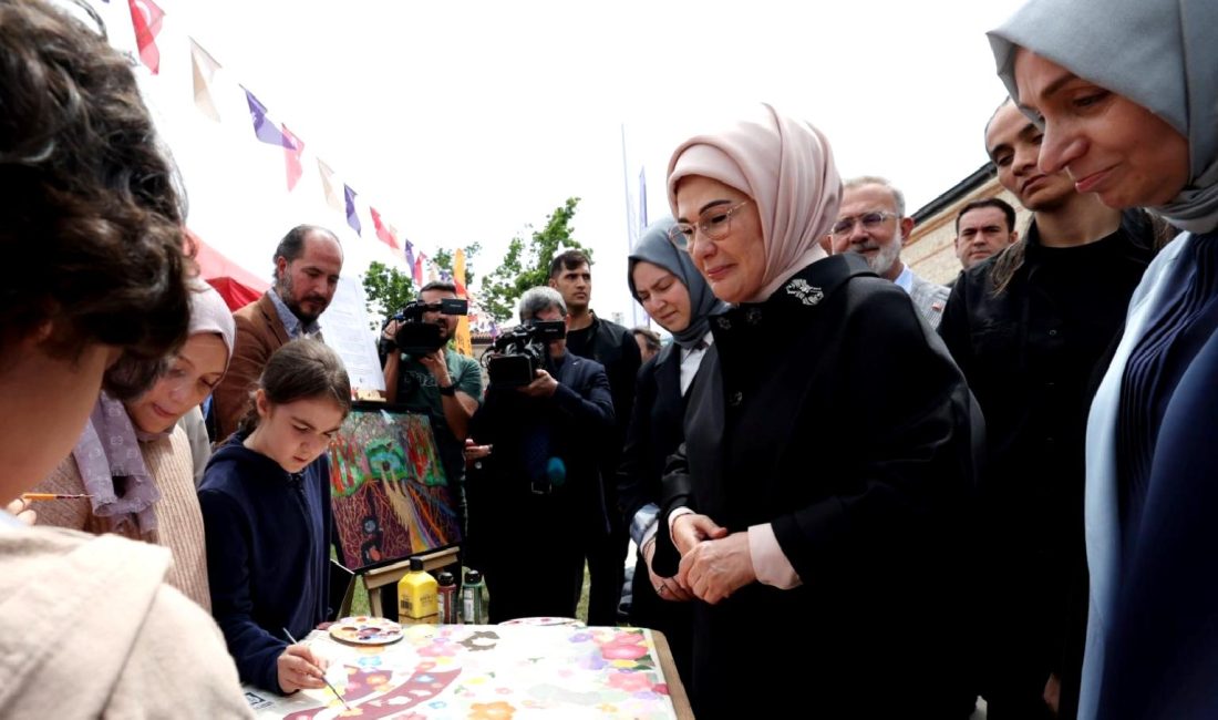 Emine Erdoğan, Şule Yüksel Şenler Vakfı Kitap ve Kültür Günleri’nde Türkiye Cumhurbaşkanı Recep Tayyip Erdoğan'ın eşi Emine Erdoğan, Şule Yüksel