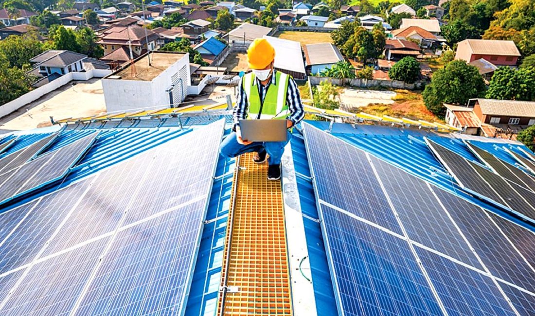 Esin ÇETİNEL'in yenilenebilir enerjiye geçişte sigortanın önemini ele aldığı içeriğe