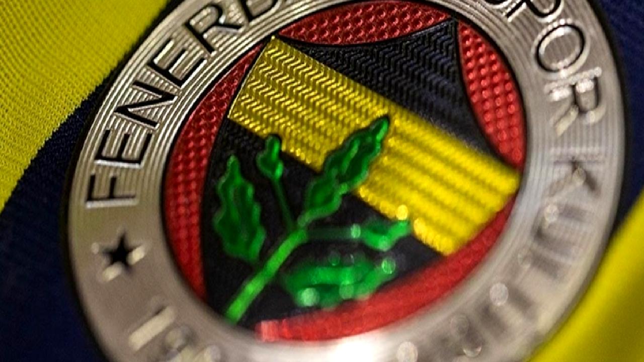 Fenerbahçe ve Galatasaray hisse senetleri arasındaki rekabet, yatırımcıların ilgisini çekiyor.