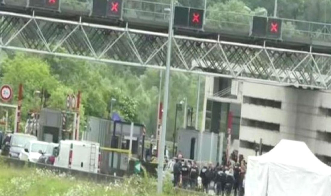 Fransa’da Cezaevi Aracına Yapılan Saldırı: Can Kayıpları ve Yaralılar Fransa'da cezaevi aracına yapılan saldırı sonucu meydana gelen can kayıpları