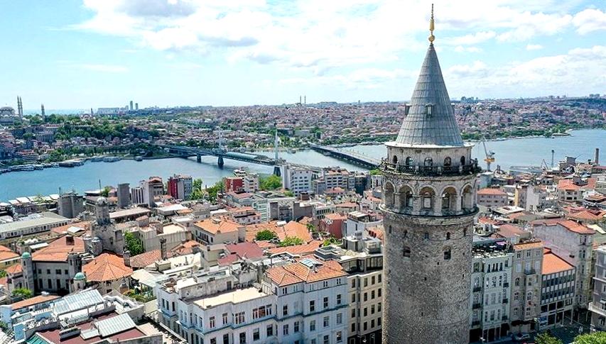 Galata Kulesi Ziyaretçilere Açılıyor İstanbul'un sembol yapılarından Galata Kulesi, ziyaretçilere yeniden kapılarını açıyor! Tarihi