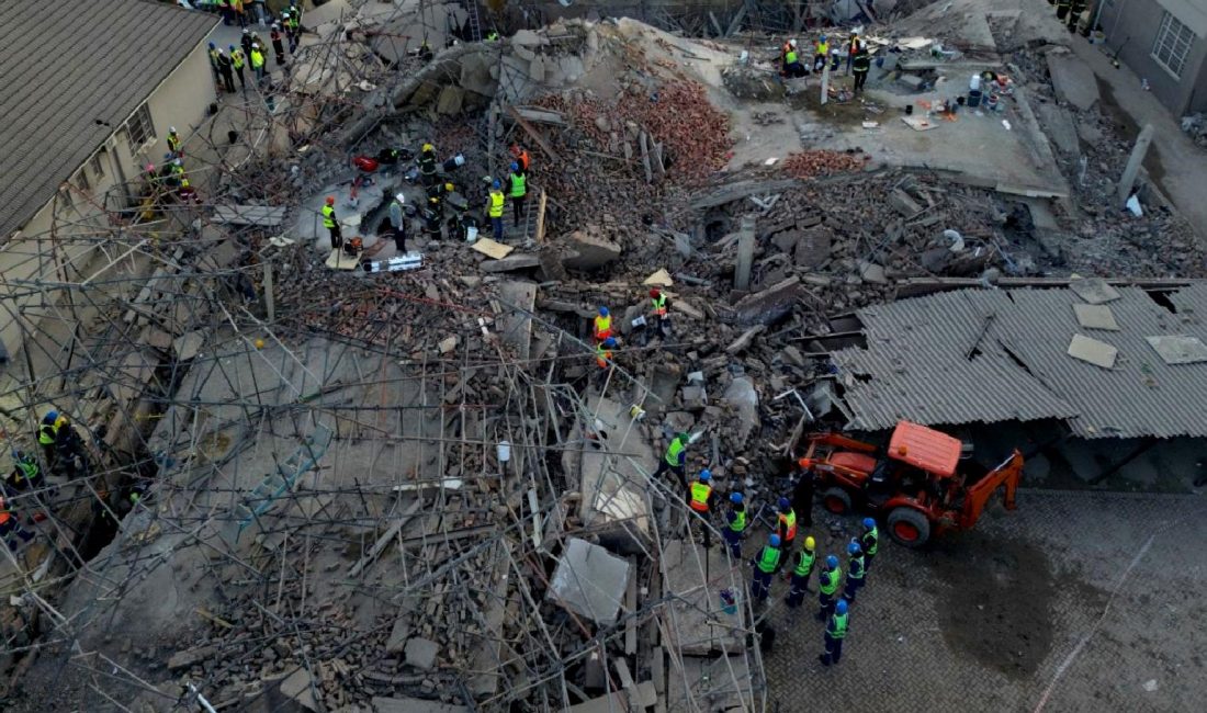 George Belediyesi ekipleri enkaz altından kurtarılan işçi sayısı 37'ye ulaştı.