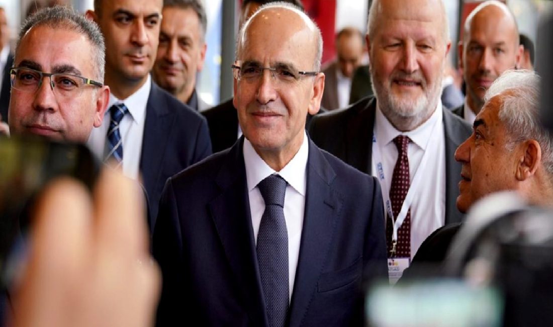 Hazine ve Maliye Bakanı Mehmet Şimşek’ten Türk-Alman İlişkilerine Yönelik Değerlendirme Hazine ve Maliye Bakanı Mehmet Şimşek, Türk-Alman ilişkilerini değerlendiriyor. İki