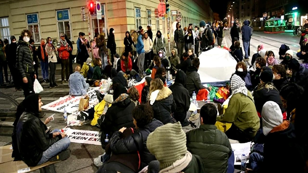 Hollanda'daki protesto gösterileri hakkında güncel haberler ve detaylar. Hollanda'da yaşanan