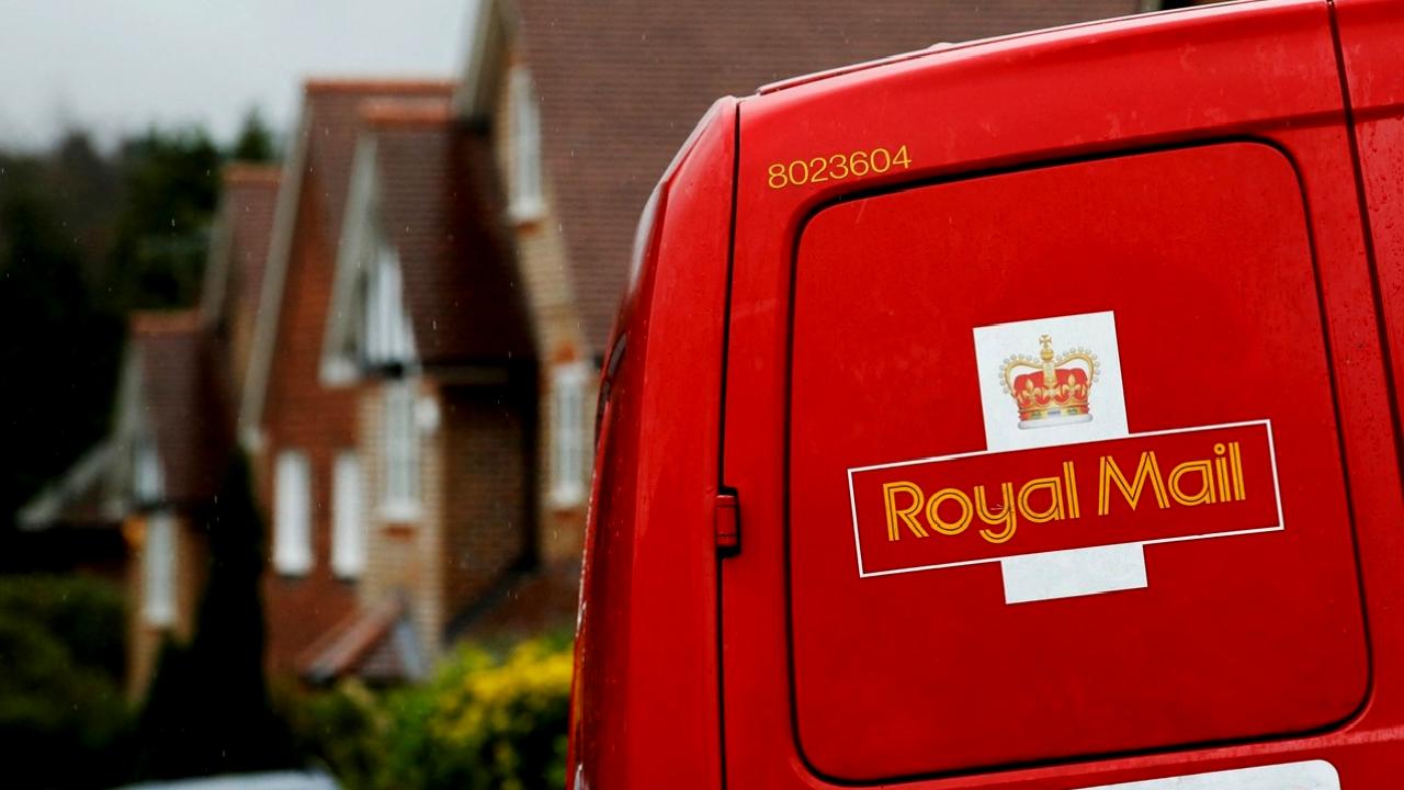 İngiltere'nin posta devi Royal Mail, bir milyarder tarafından satın alındı.