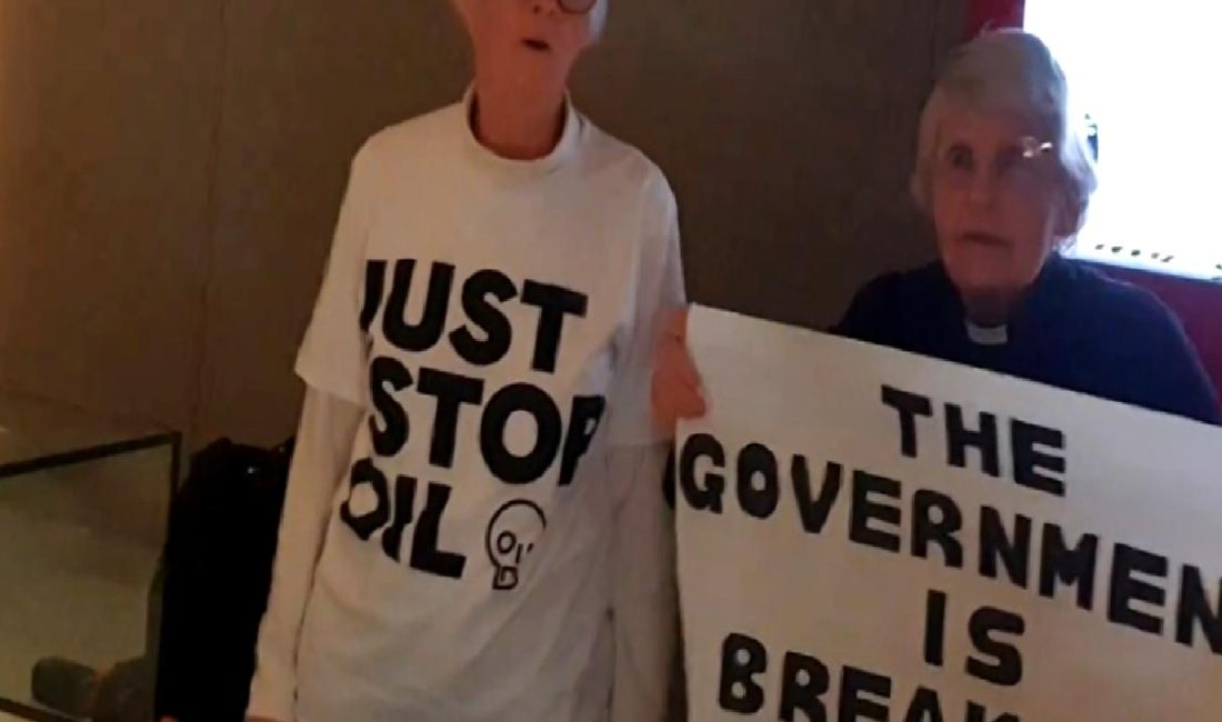 İngiltere’de British Library Eylemi: Magna Carta Belgesine Müdahale İngiltere'de British Library'de gerçekleştirilen Magna Carta belgesine yapılan eylemi detaylarıyla