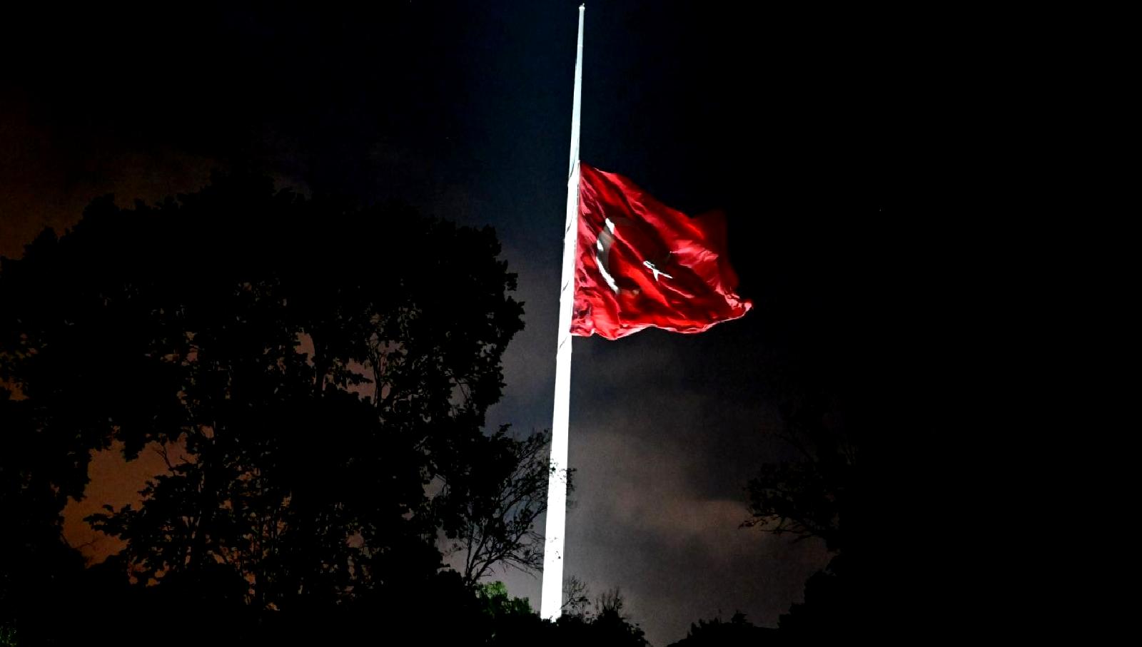 İran Cumhurbaşkanı'nın helikopter kazası sonucu vefat etmesi ve ülke genelinde