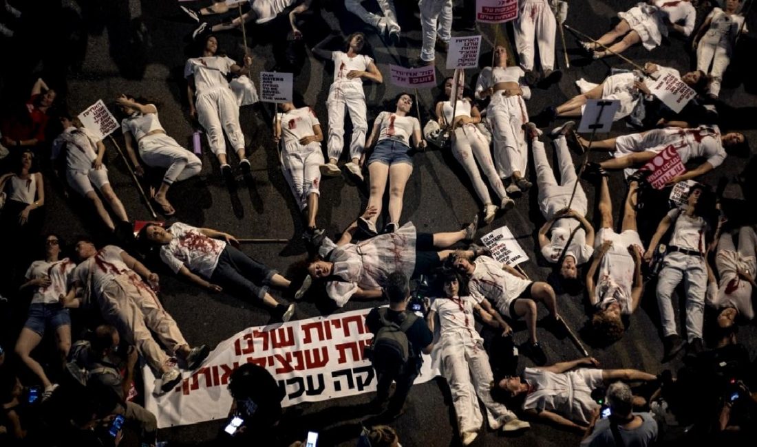 İsrail'de hükümet karşıtı protestolar, halkın tepkisini yansıtan büyük çaplı gösterilerdir.