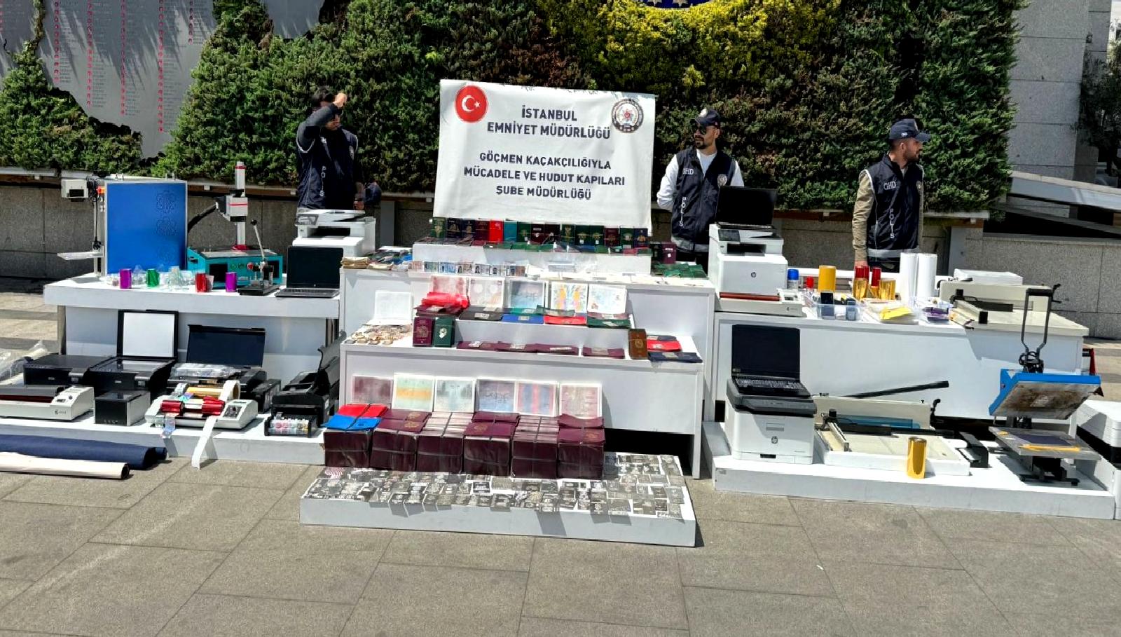 İstanbul'da göçmen kaçakçılığı operasyonu başlatıldı! Türk yetkililer, kaçak göçmenleri yakalamak