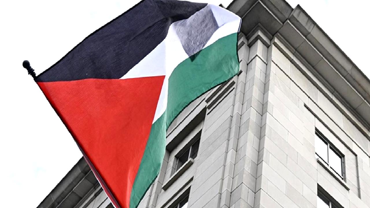 İtalya'nın bir belediye başkanı, Filistin'e destek verdiği açıklamalarıyla dikkat çekti.