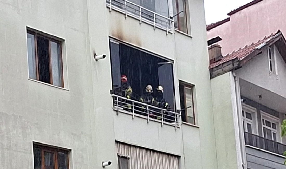 İzmit’te Yıldırım Düşmesi Sonucu Balkon Yangını İzmit'te meydana gelen yıldırım düşmesi sonucu çıkan balkon yangınıyla ilgili