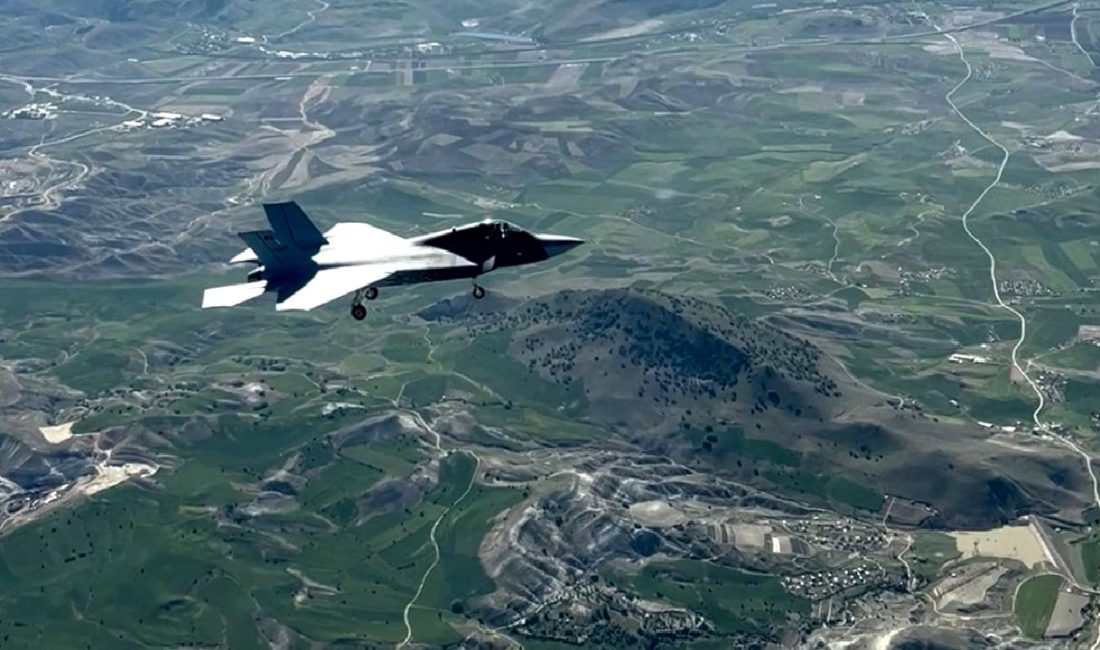 KAAN Uçağı İkinci Uçuşunu Gerçekleştirdi KAAN uçağı, ikinci uçuşunu başarıyla gerçekleştirdi. Yeni nesil teknolojiyle donatılan