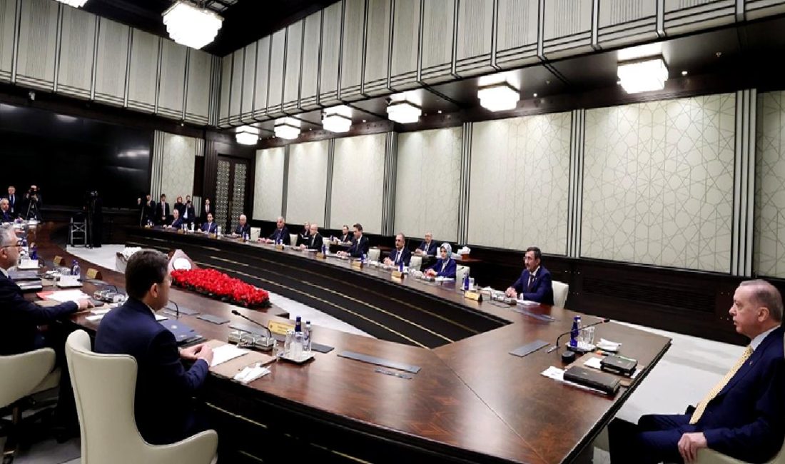 Kabine Toplantısı Gündemindeki Konular Kabine toplantısı gündemindeki konuları öğrenmek için doğru yerdesiniz. Türkiye'nin gündemini