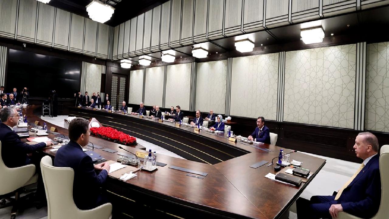 Kabine toplantısı gündemindeki konuları öğrenmek için doğru yerdesiniz. Türkiye'nin gündemini