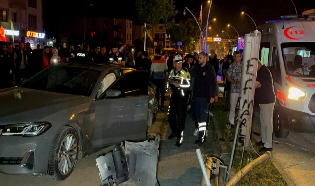Kaza Karahacı Mahallesinde Meydana Geldi Kaza, Karahacı Mahallesi'nde meydana geldi ve olayın detayları merak ediliyor.