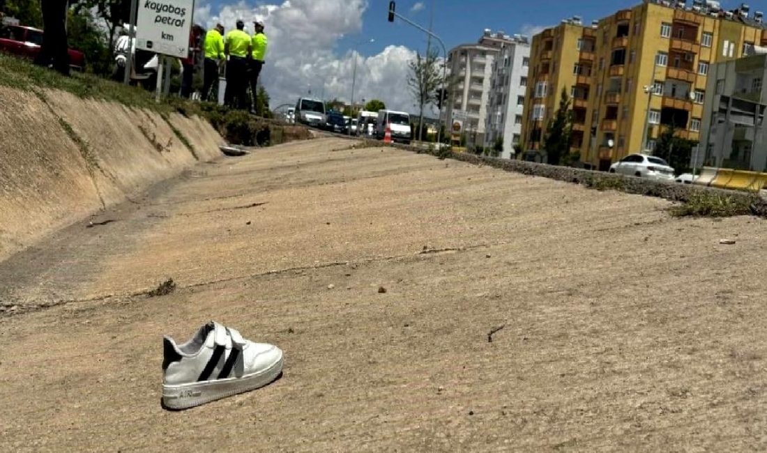 Kilis’te Trafik Kazası: Briket Yüklü Tır Motosiklete Çarptı Kilis'te meydana gelen trafik kazasında briket yüklü tırın motosiklete çarpması