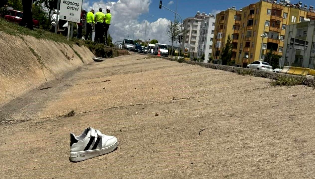 Kilis'te meydana gelen trafik kazasında briket yüklü tırın motosiklete çarpması