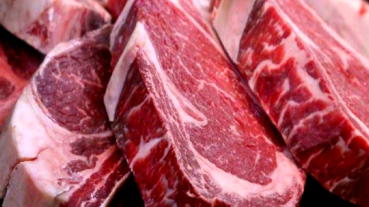 Kırmızı et fiyatlarındaki son değişimler ve gelişmeleri keşfedin. Türkiye'deki et