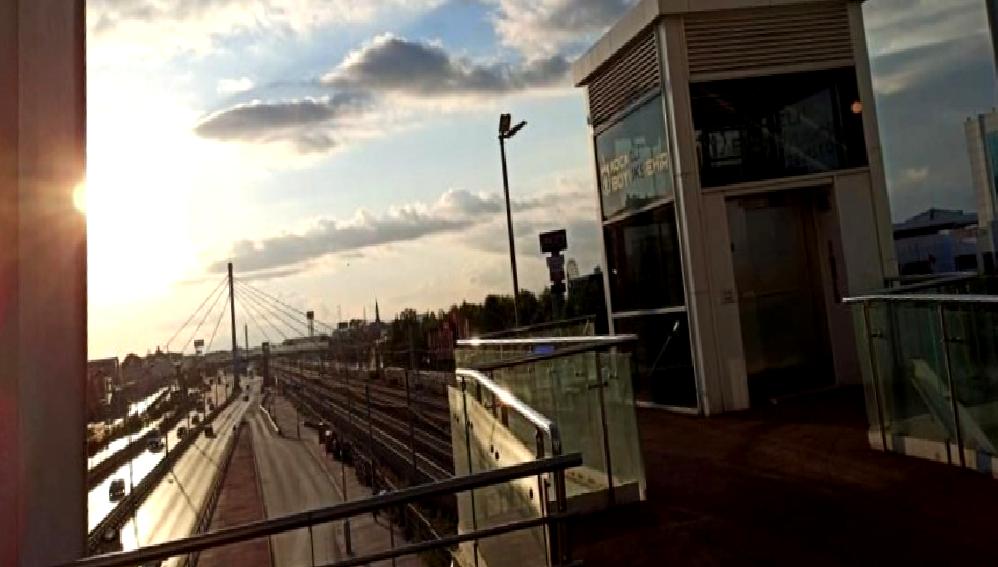 Kocaeli'de asansöre tuvaletini yapan şahıs, insanları hayrete düşürdü. Şehirde yaşanan