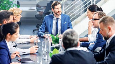 Liderlik tarzları ve özellikleri, başarılı liderlerin benimsediği farklı yaklaşımları ve