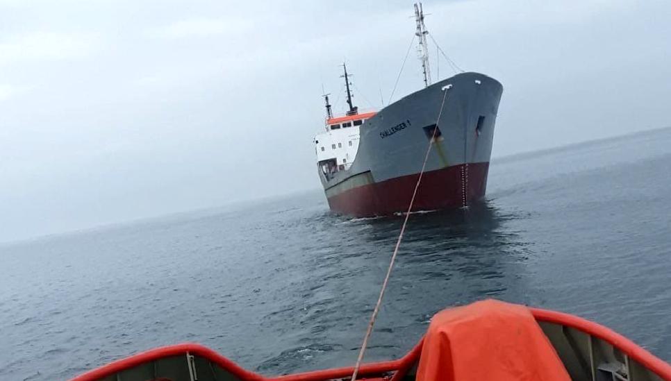 Marmara Denizi’nde Arızalanan Kargo Gemisi Kurtarıldı Marmara Denizi'nde arızalanan kargo gemisi başarılı bir operasyonla kurtarıldı. Denizde