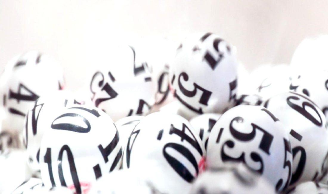 Massachusetts Eyaleti’nde Şanslı Kadın: Christine Wilson Massachusetts Eyaleti'nde yaşayan şanslı bir kadın olan Christine Wilson'ın hikayesi.