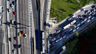 Nisan ayına ilişkin motorlu kara taşıtları istatistikleri inceleniyor. Otomobil, kamyonet,