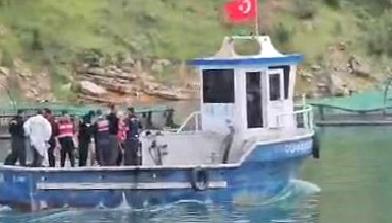 Olay yerinde bulunan hareketsiz kişinin kimliği, polis tarafından belirlendi. Detaylar