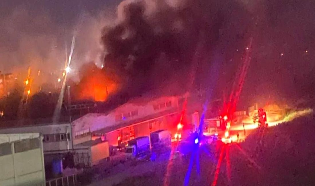 Otomobil yedek parça fabrikasında çıkan yangın büyük hasara neden oldu.