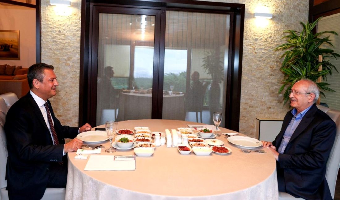 CHP Genel Başkanı Kemal Kılıçdaroğlu, HDP Milletvekili Özgür Özel ile