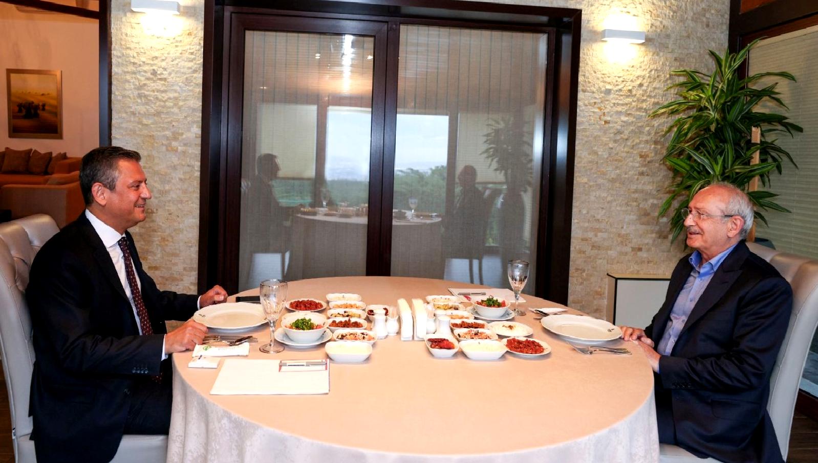 CHP Genel Başkanı Kemal Kılıçdaroğlu, HDP Milletvekili Özgür Özel ile