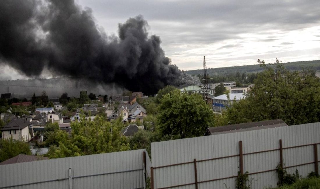 Rusya-Ukrayna Savaşı’nda Rus Askeri Birliklerinin Faaliyetleri Rusya-Ukrayna Savaşı'nda Rus askeri birliklerinin faaliyetleri inceleniyor. Rusya'nın savaş sürecindeki