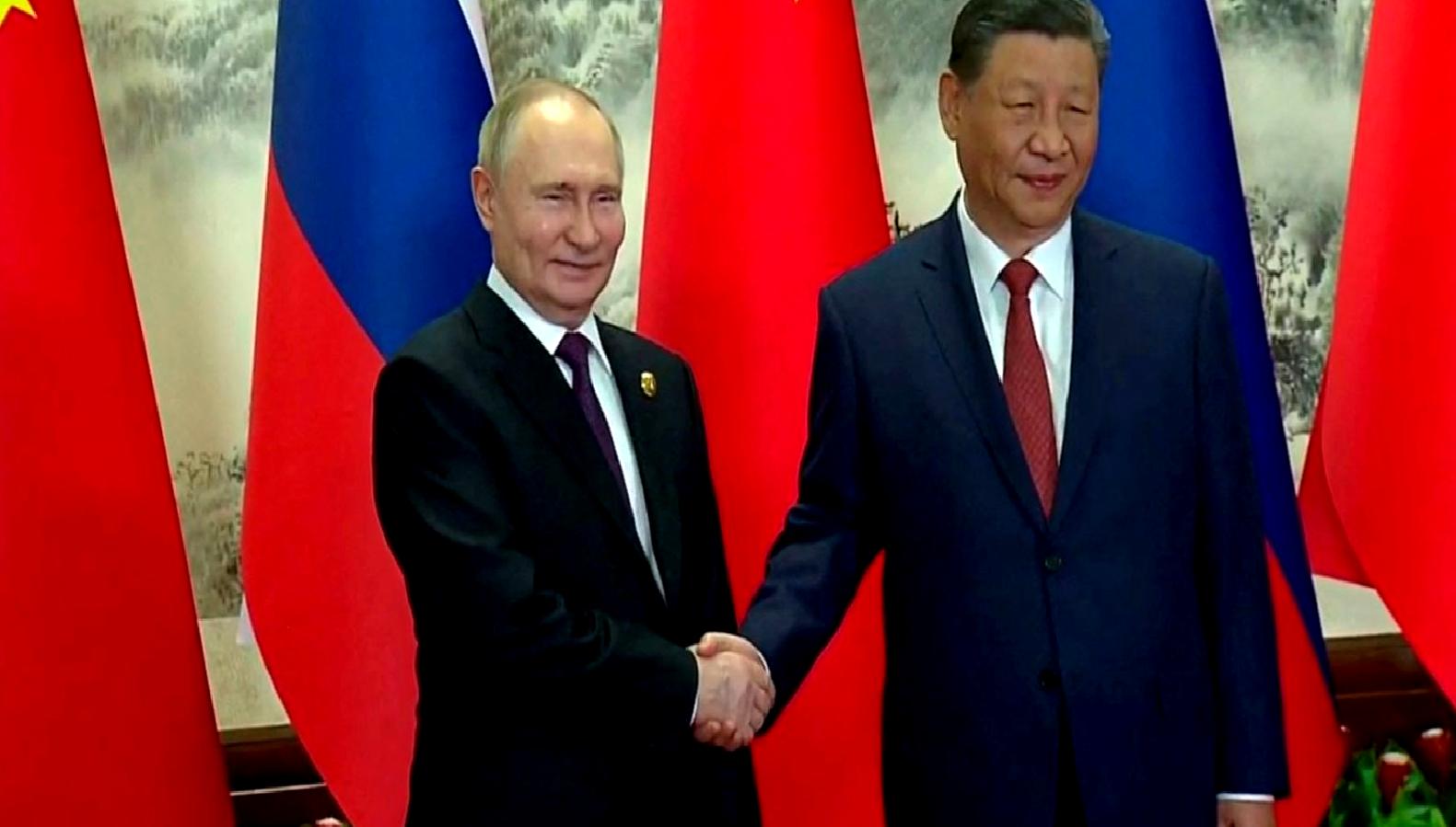 Rusya Devlet Başkanı ve Çin Devlet Başkanı, Pekin'de bir araya