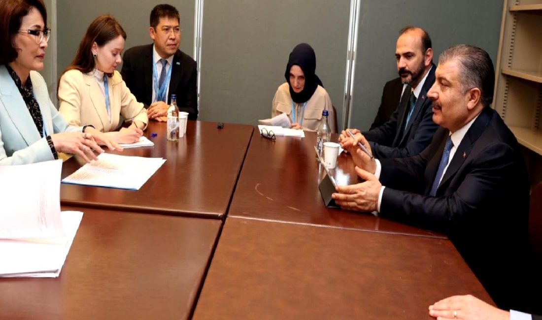 Sağlık Bakanı Fahrettin Koca, Dünya Sağlık Asamblesi’nde Diğer Bakanlarla Görüştü Sağlık Bakanı Fahrettin Koca, Dünya Sağlık Asamblesi'nde diğer bakanlarla bir