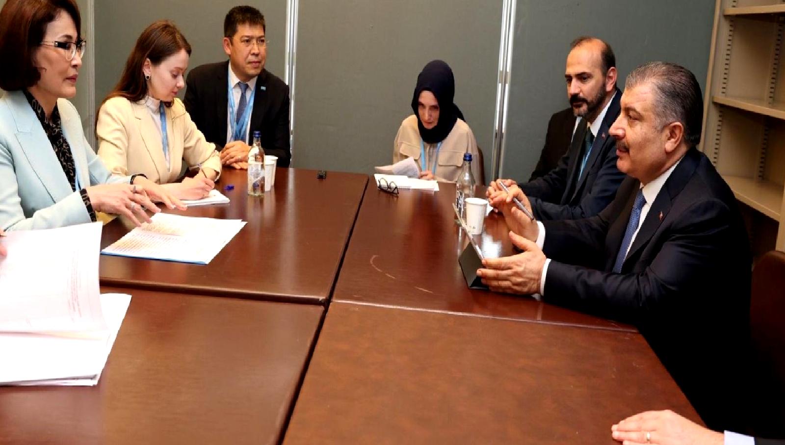 Sağlık Bakanı Fahrettin Koca, Dünya Sağlık Asamblesi'nde diğer bakanlarla bir